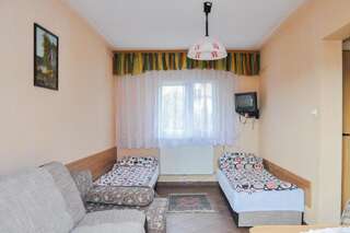 Отели типа «постель и завтрак» Letni Dworek Сарбиново Четырехместный номер с видом на сад-13